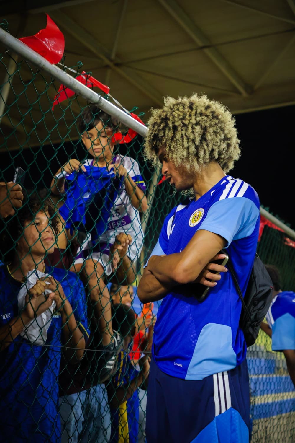 Interactie tussen sporter en publiek gefotografeerd door JP Captivated.