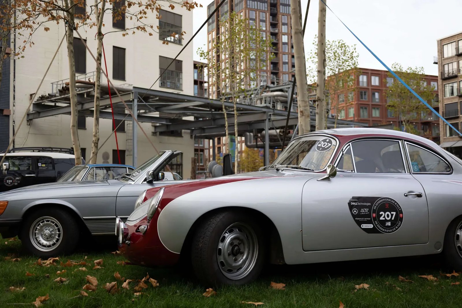Klassieke auto’s tijdens de Eindhovensche Rally